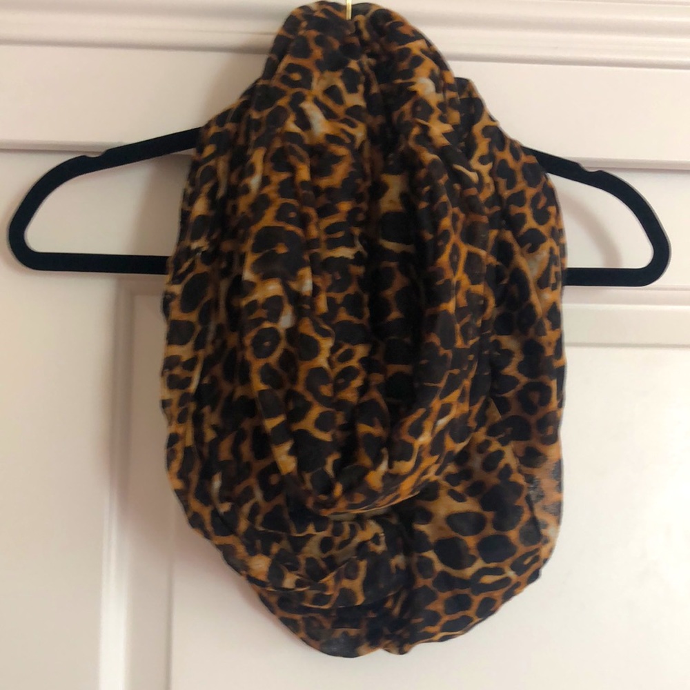 Leopard Infinity Scarf - Picture 2 of 3